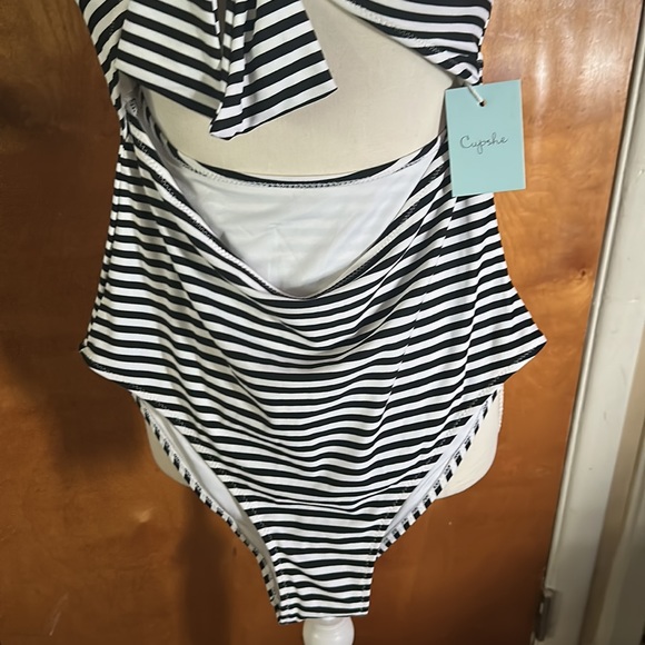 Black and white bathing suit - Picture 2 of 4